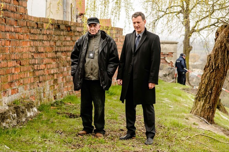 Jerzy Trela i Robert Więckiewicz w filmie 'Ziarno prawdy'