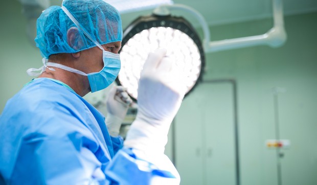 Ilutsracija: doktor, hirurg