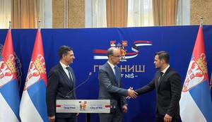 premijer Macut na otvaranju Kancelarije za komunikaciju gradjana sa Vladom u Nišu