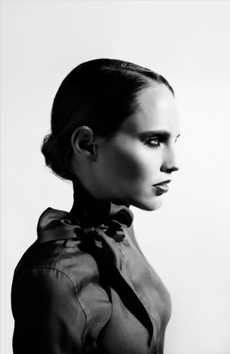 Anna Calvi na zdjęciach z sesji do ostatniego albumu 'One Breath'