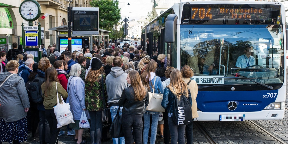 Dramat pasażerów na trasie do Bronowic. Opóźnione i zatłoczone autobusy