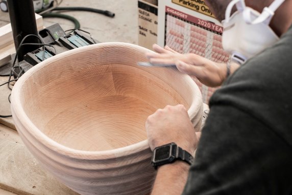 Fani roślin będą zachwyceni. Stół zaprojektował Thomas Heatherwick