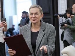 men chce zmniejszyć liczbę godzin nauki w szkołach. nauczyciele nie ma