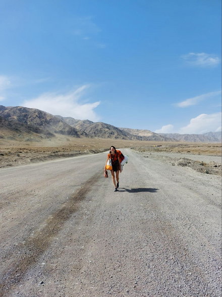 Martyna na drodze w Kirgistanie