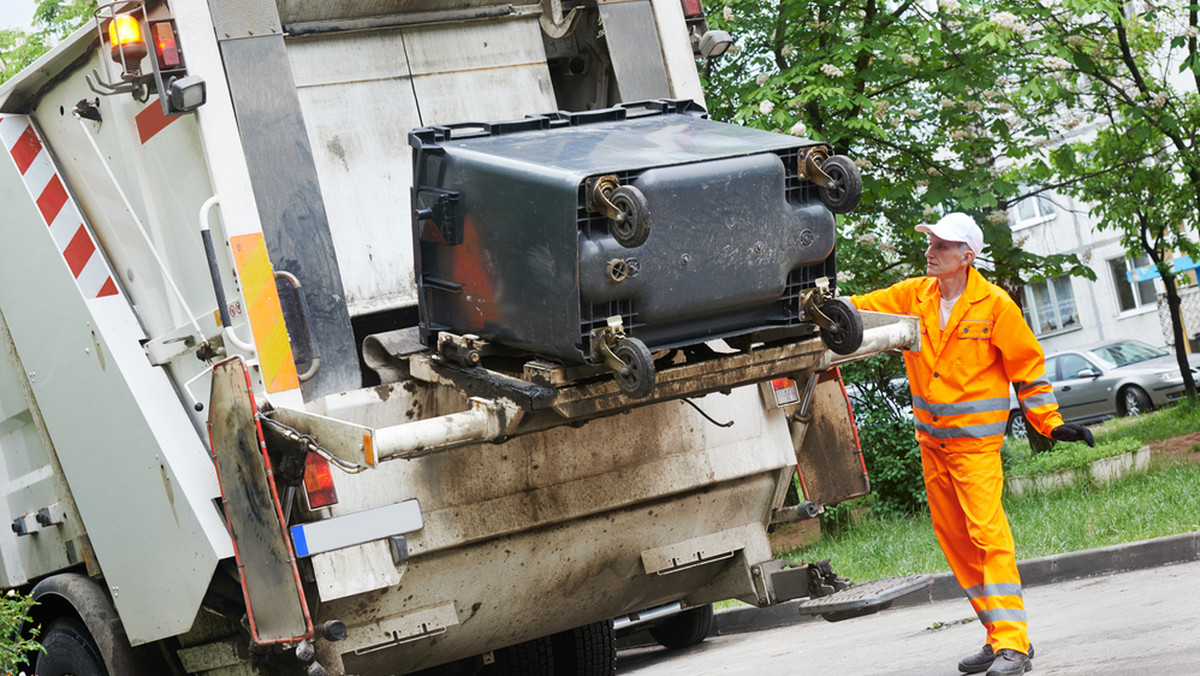 Wrocław. Pijany mężczyzna ukradł śmieciarkę. Był pijany i bez uprawnień