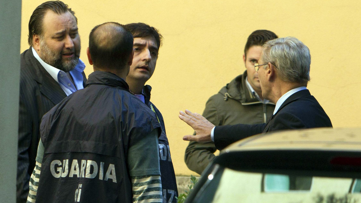 We Włoszech karabinierzy udaremnili napad na siedzibę narodowego banku w Ankonie, w którym łupem miało paść ponad 200 milionów euro. W szajce był karabinier i policjant, których aresztowano razem z dwoma pomysłodawcami skoku.