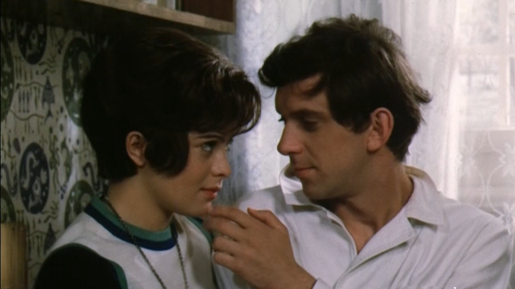 Jaromír Hanzlík a Libuše Šafránková vo filme Jak utopit Dr. Mráčka aneb Konec vodníků.