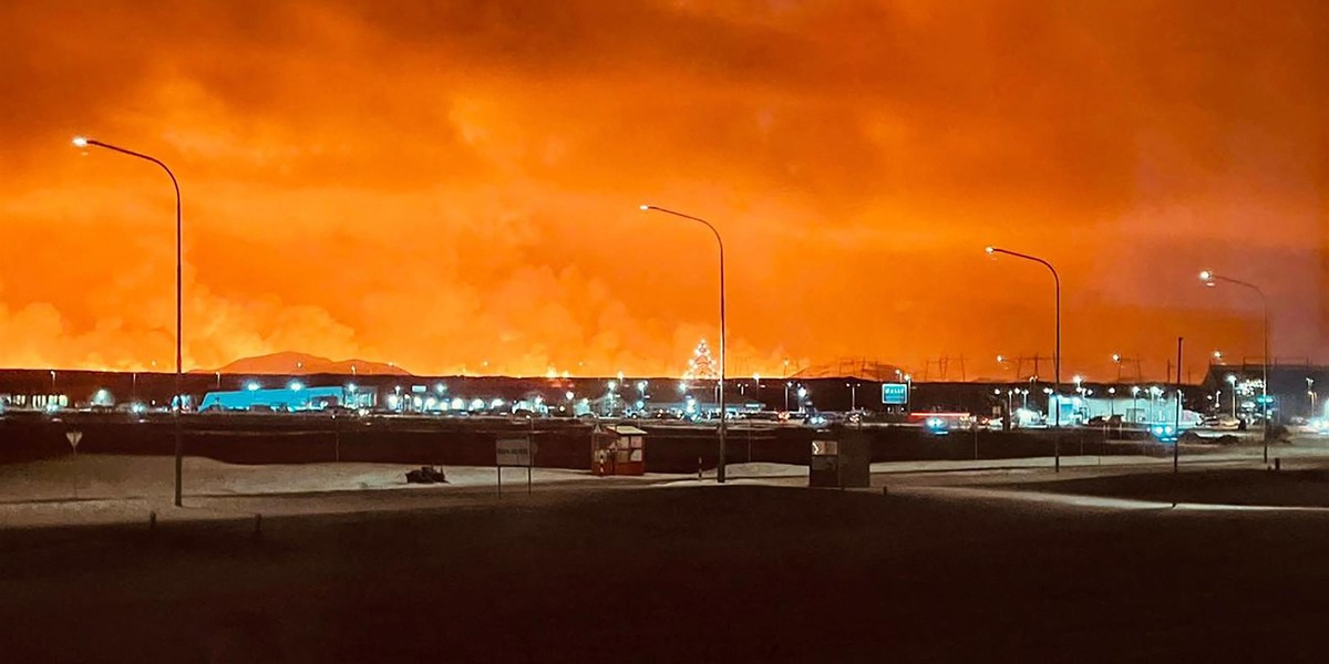 Erupcja wulkanu na półwyspie Reykjanes. 