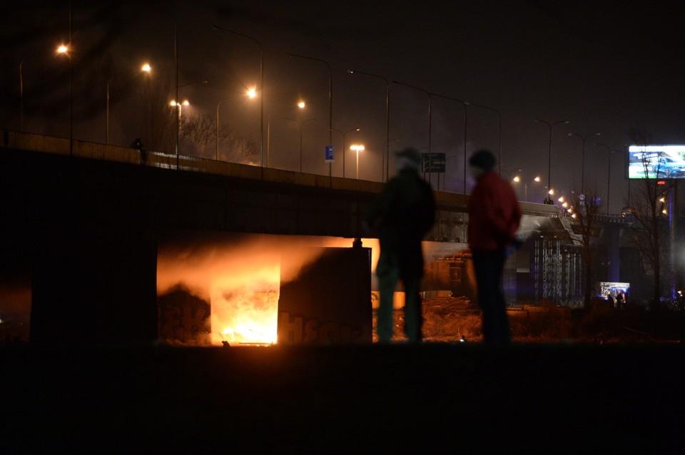 WARSZAWA POŻAR MOSTU ŁAZIENKOWSKIEGO (Płonąca konstrukcja mostu)