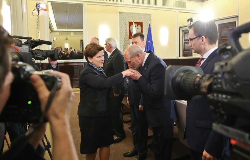 Własny gabinet zmęczył premier Szydło