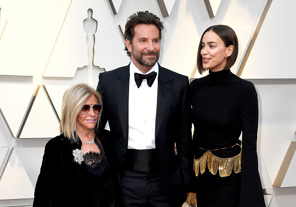 Bradley Cooper z mamą Glorią Campano i żoną Iriną Shayk