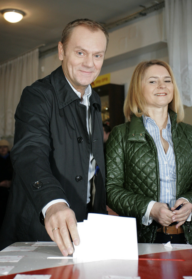 Premier Donald Tusk oddał głos w Sopocie, fot. PAP/Adam Warżawa