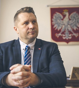 Uniwersytet w Poznaniu rezygnuje z procedury dla osób transpłciowych. Czarnek dziękuje rektorowi za autorefleksję