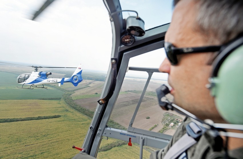 U vanrednim situacijama sa njima su uvek i dva medicinska tehničara, koja su ujedno i alpinisti