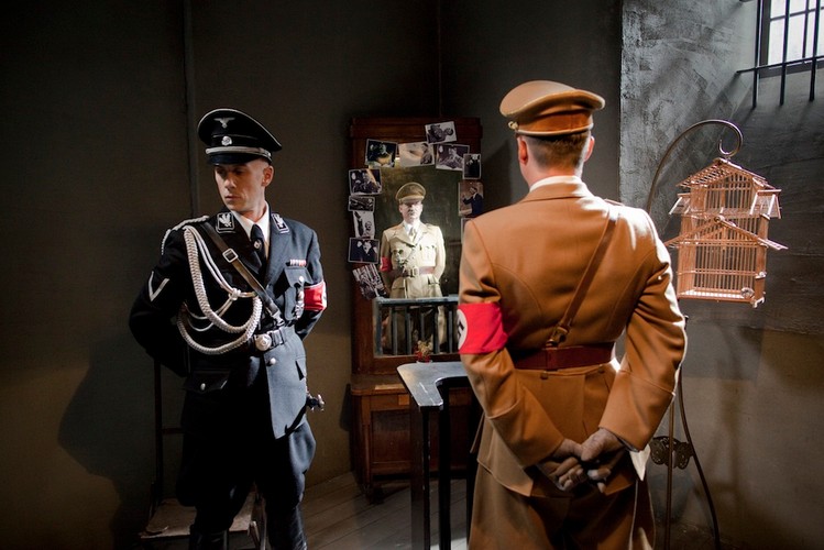 Robert Więckiewicz i Adam Darski w filmie 'AmbaSSada'