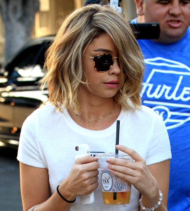 sarah hyland, hajszín, hajfestés, szőke, frizura, modern család, sorozatsztár