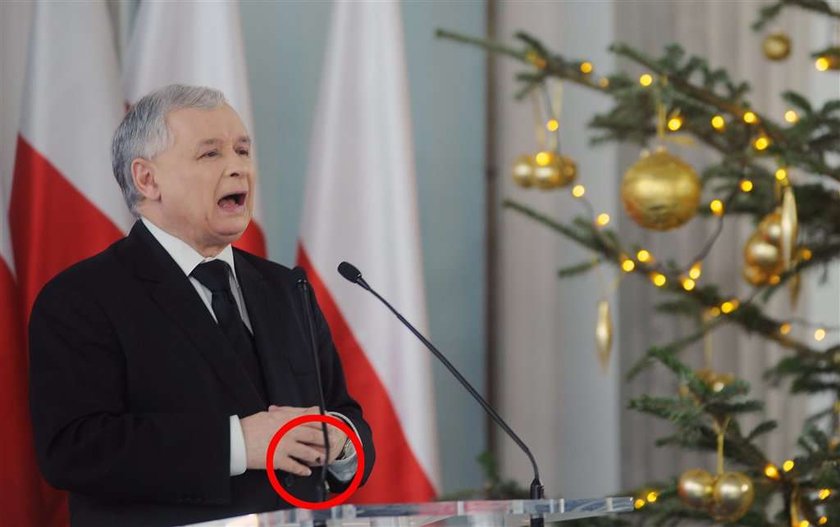 Tajemnicza plamka na palcu prezesa PiS! Co się stało?