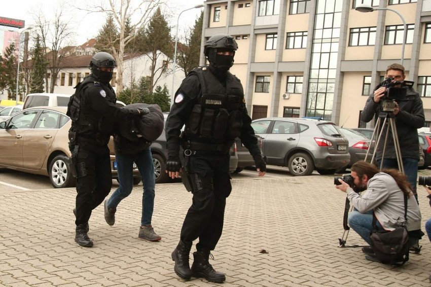 Privođenje tokom akcije "Kavez".