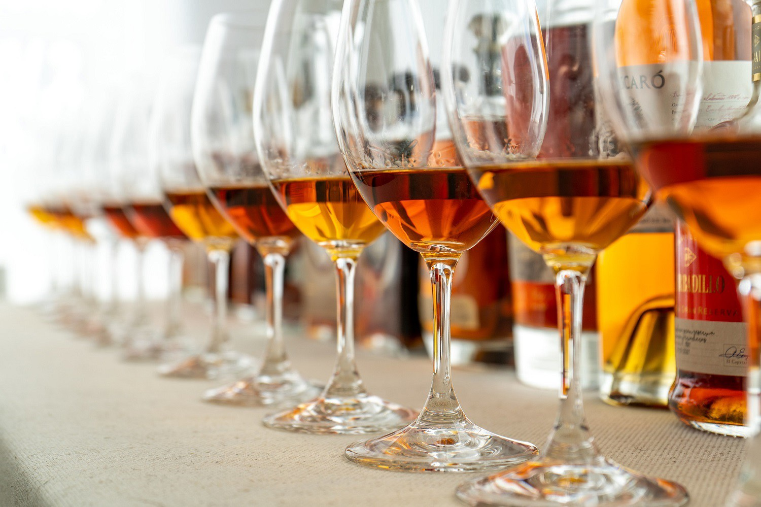 China impone aranceles 27,7% a 34,9% al brandy europeo
