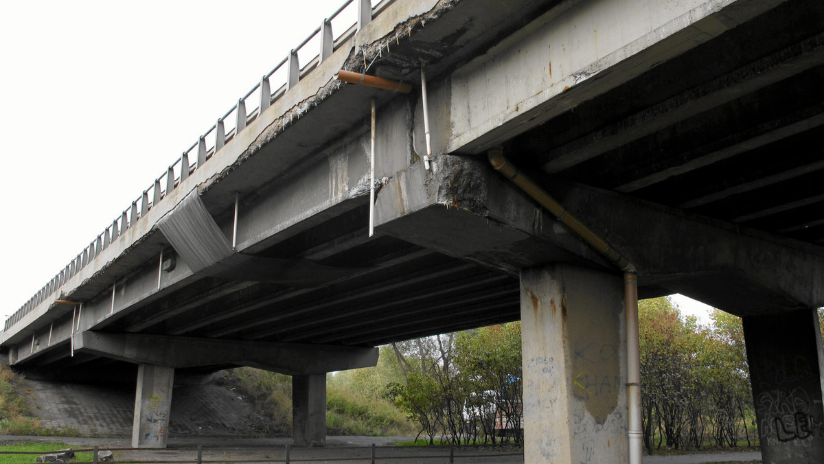 W nocy z piątku na sobotę kierowcy w Poznaniu będą mogli po raz pierwszy przejechać przebudowaną, północną nitką estakady katowickiej. Jest ona elementem jednej z najważniejszych arterii w mieście, jej całkowita przebudowa zakończy się za niespełna dwa lata.