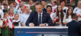 Zmiany w Karcie Nauczyciela na horyzoncie: Nowe przywileje, podwyżki i decyzja prezydenta przed 1 września?