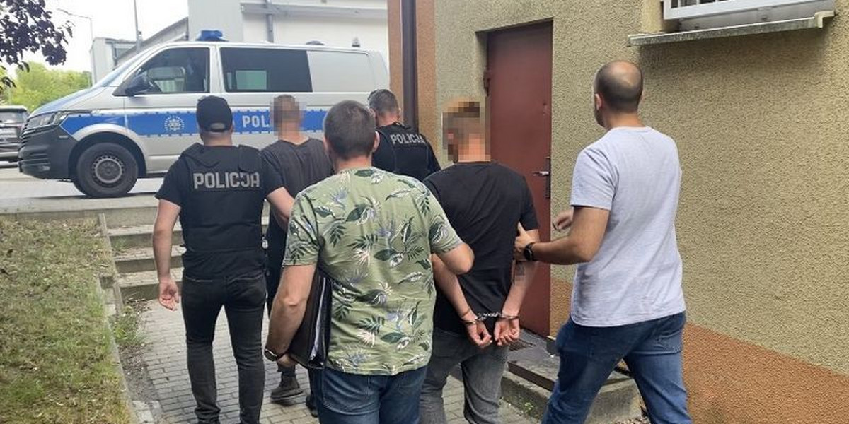 Zatrzymani sprawcy włamania do dyskontu w gminie Smołdzino.