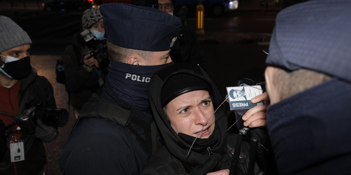 Warszawa: protesty Strajku Kobiet. Zatrzymano fotoreporterkę Agatę Grzybowską