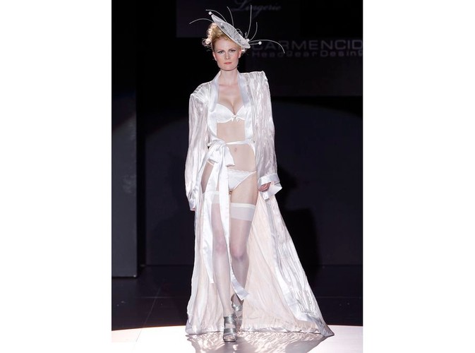 Bielizna ślubna w kolekcji Emperatriz/Carmen Cid na Cibeles Madrid Novias 2010