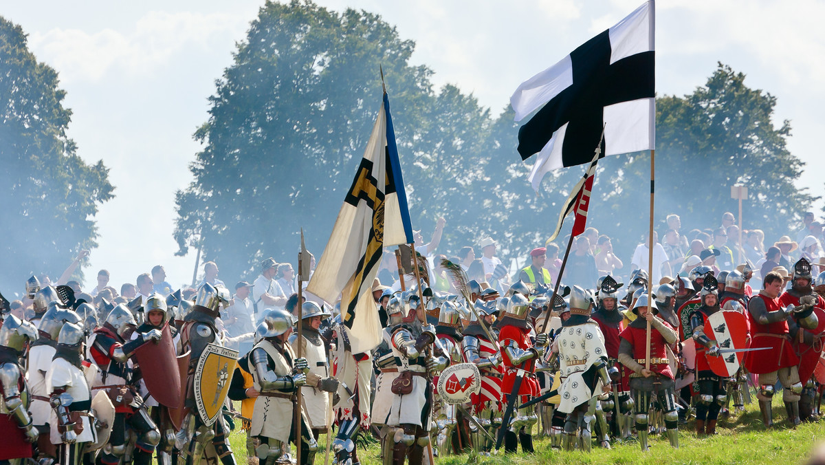 Topór bojowy, datowany przez historyków na XIV/XV wiek, znaleziony na Polach Grunwaldzkich, niedaleko jez. Łubień, jest już po konserwacji i znajduje się w zbiorach Muzeum Bitwy pod Grunwaldem. Od 1 maja z chwilą rozpoczęcia sezonu w muzeum będzie eksponowany.