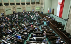 Opłata paliwowa budzi kontrowersje także w PiS. Pojawiają się nowe scenariusze