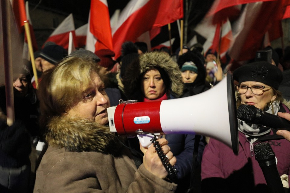 Manifestacja przed zakładem karnym w Przytułach Starych, gdzie przebywa Maciej Wąsik