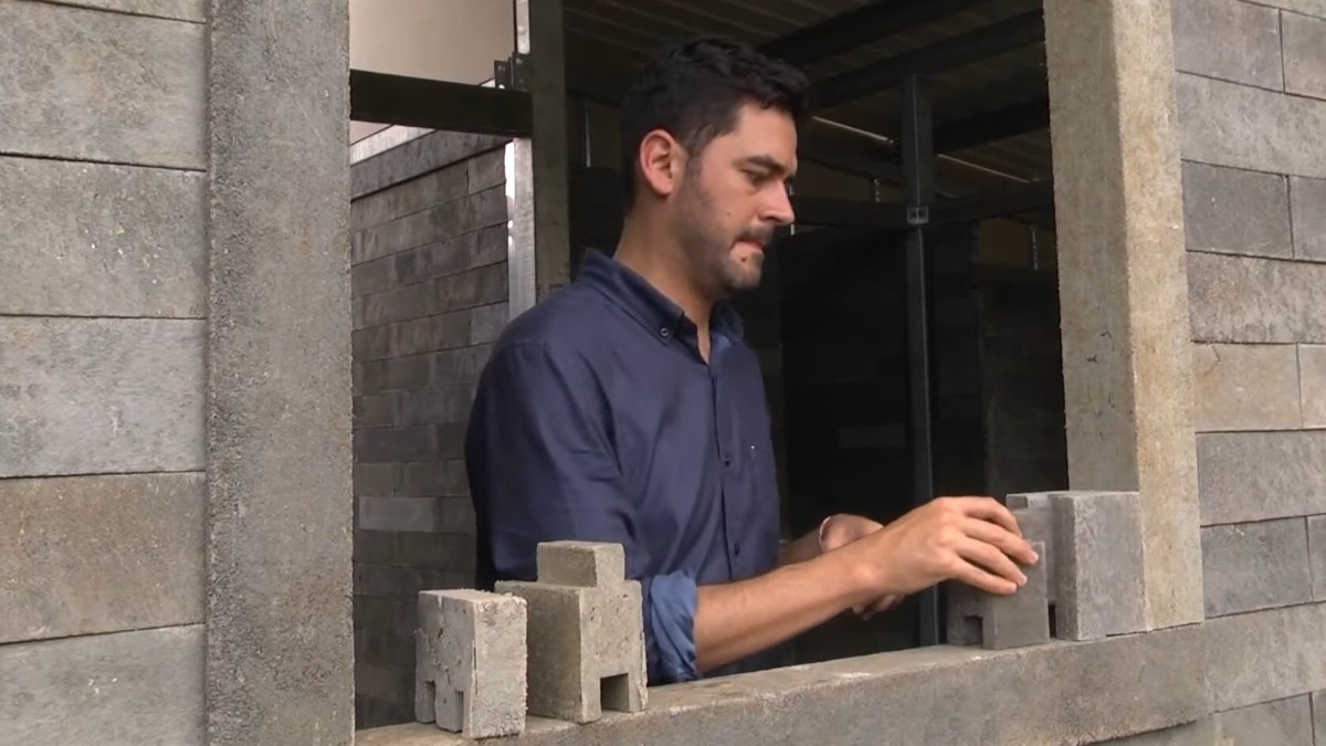 Case construite în doar 5 zile, cu materiale din plastic reciclat. Cum funcționează sistemul dezvoltat în Columbia