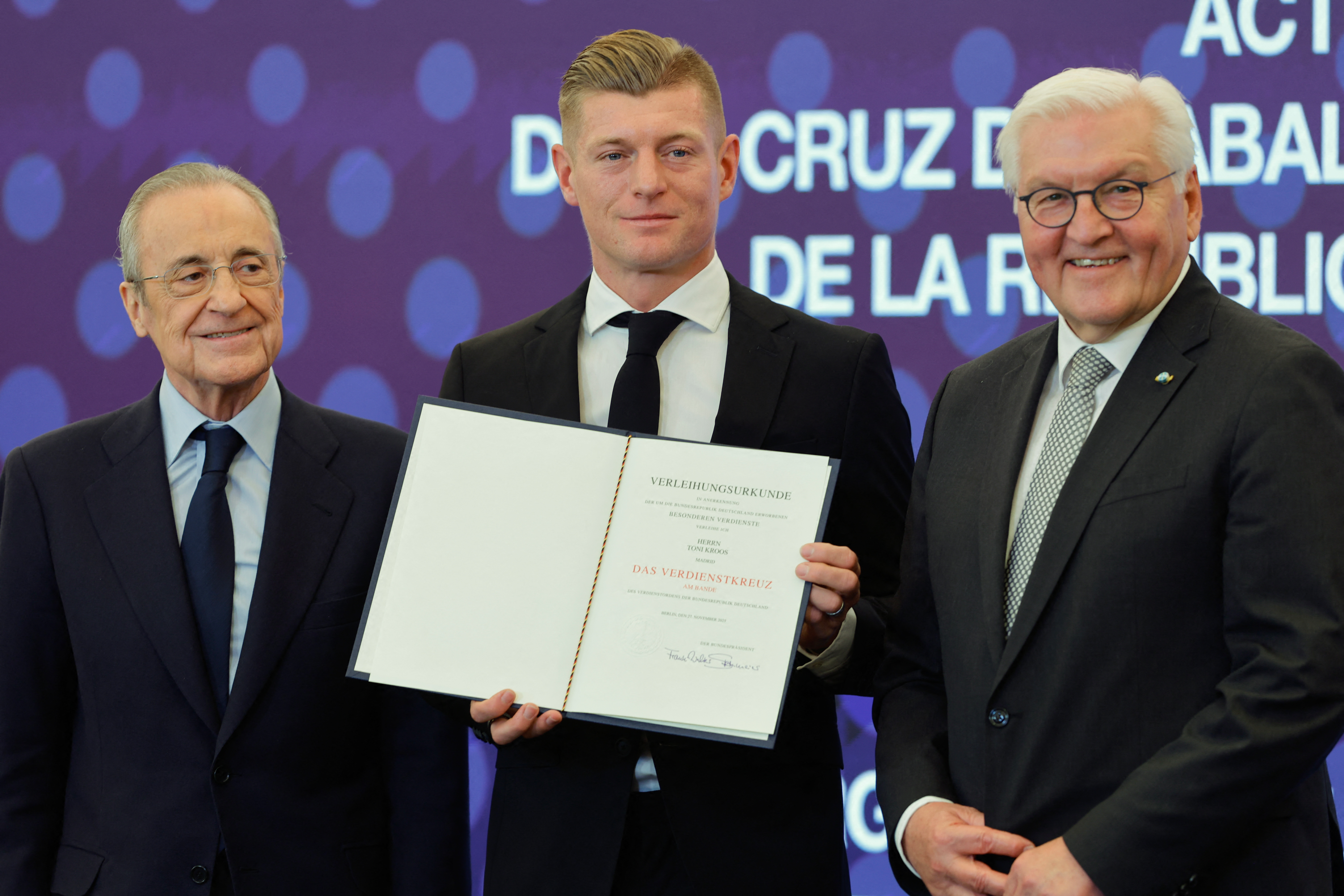 Im Bernabéu: Steinmeier zeichnet Toni Kroos mit Bundesverdienstkreuz aus