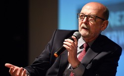 Wykład Ryszarda Legutki wbrew oficjalnej decyzji uczelni z USA. "Zostałem przeszmuglowany na salę"