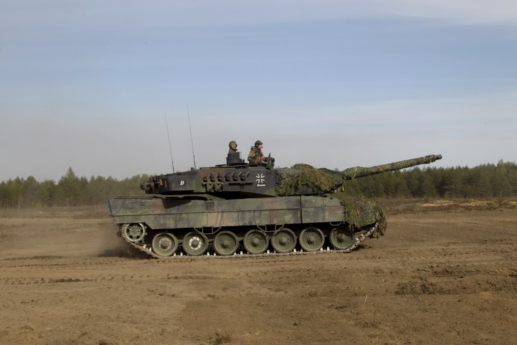 Ćwiczenia w Podbrodziu na Litwie. Czołg Bundeswehry - Leopard 2