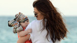 Kourtney Kardashian z rodziną na plaży/fot. East News