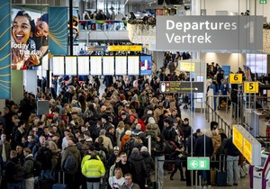 Gužve na aerodromu Shiphol zbog otkazivanja letova, Amsterdam, 2. januara