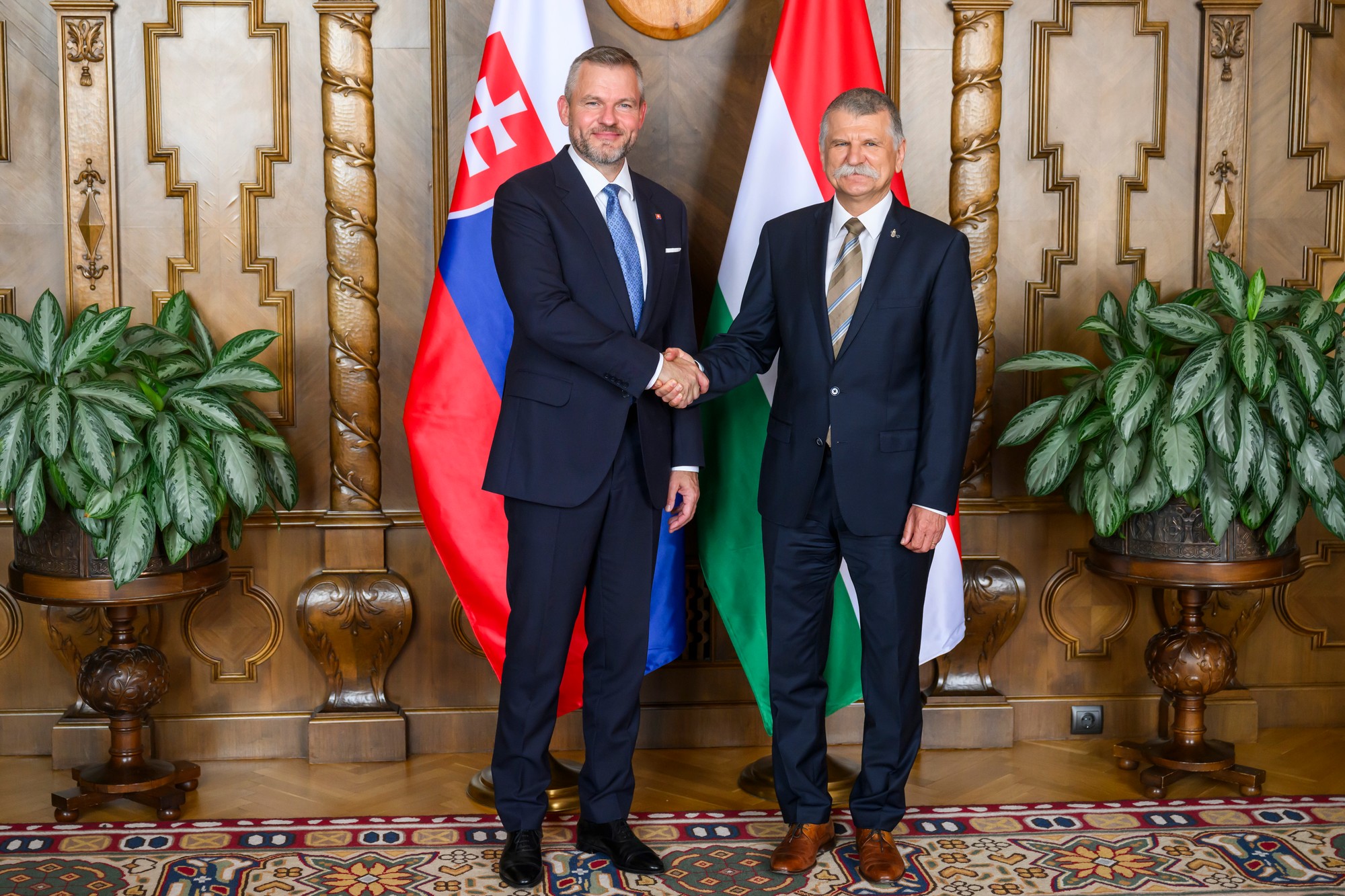 Predseda maďarského parlamentu László Kövér a prezident SR Peter Pellegrini.