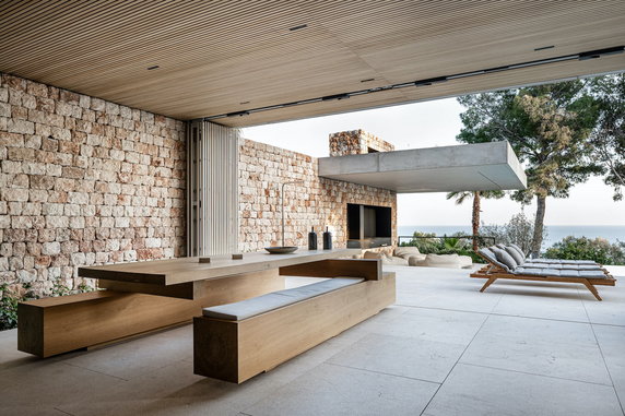 Ceglany dom na Majorce. To raj dla fanów minimalizmu