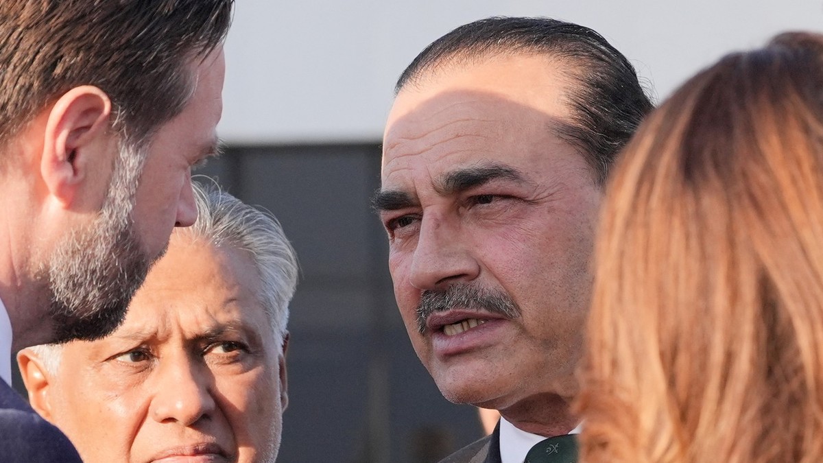 Asim Munir i Džej Di Vens