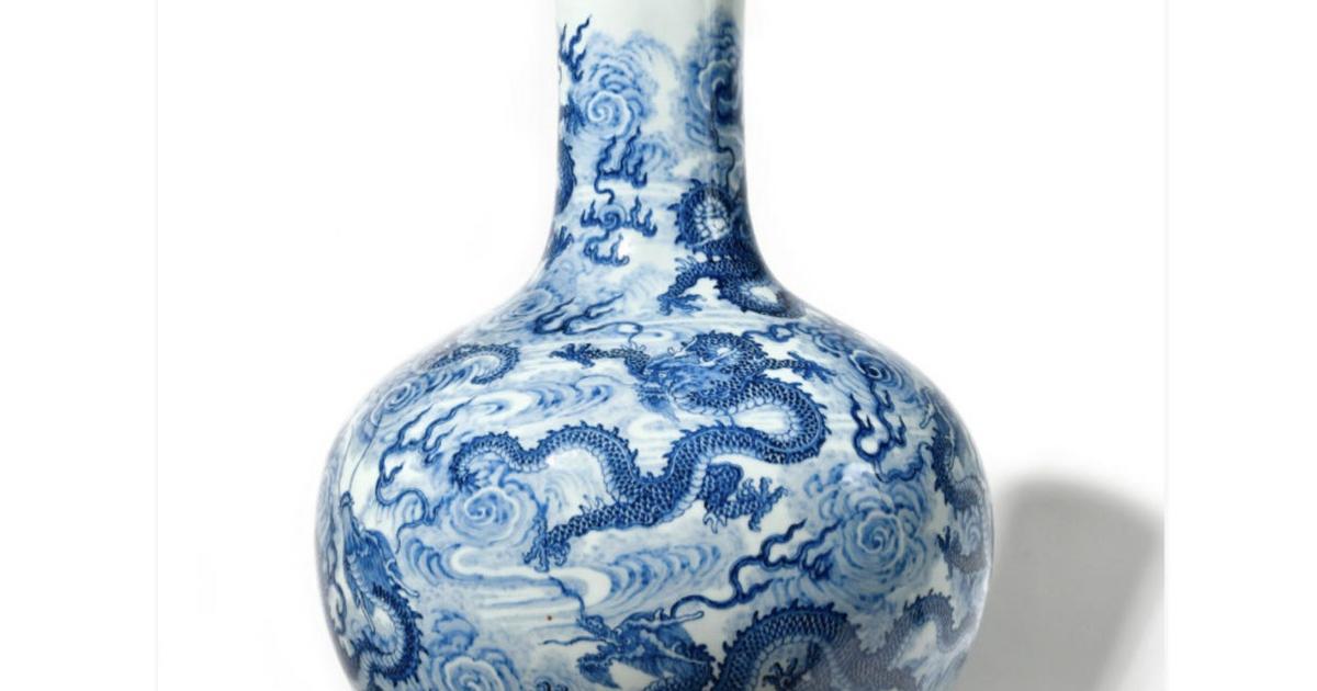 一位艺术专家在估计一个中国花瓶以 1,950 美元的价格在拍卖会上以近 800 万美元的价格售出后被解雇