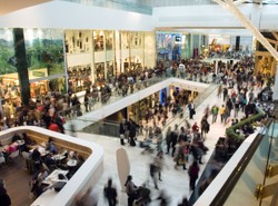 Telewizory jeszcze tańsze. Nadciąga Biedronka ze sprzętem