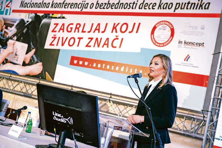 Dešava se da deca nisu dovoljno čvrsto vezana, da uopšte nisu vezana ili da sedišta nisu prilagođena uzrastu, kaže Marijana Jovanović, organizatorka Nacionalne konferencije o bezbednosti dece u saobraćaju