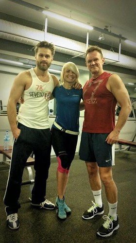 Cezary Pazura i Maciej Zakościelny z trenerką