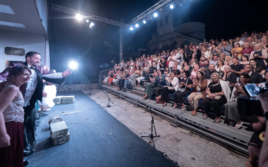 Radovan III predstava