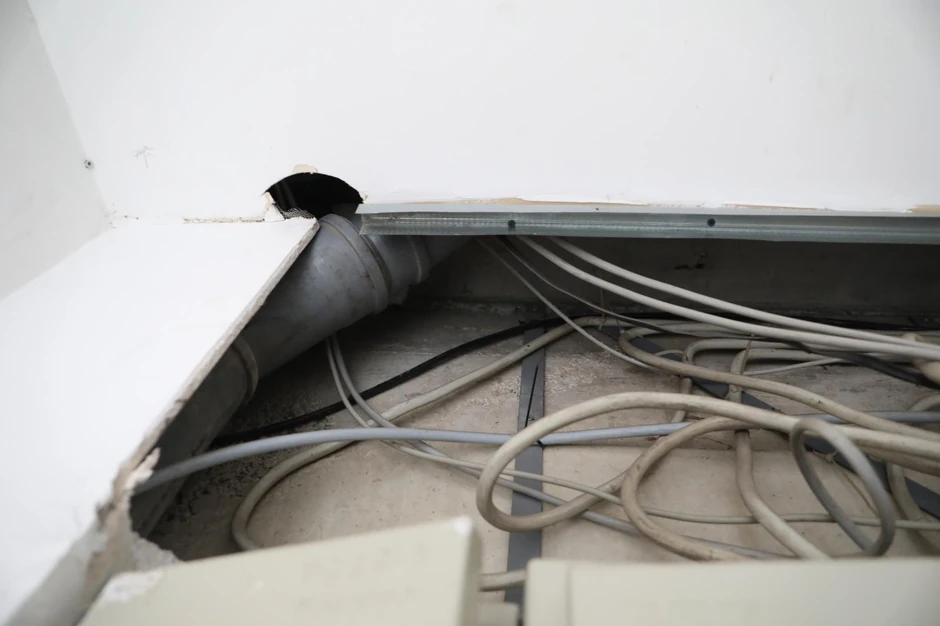 Kablovi za struju i vodovodne cevi