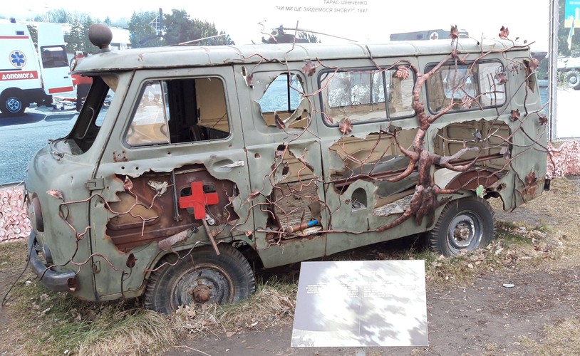 Ambulans ostrzelany podczas walk w Donbasie