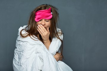 Az inszomnia azt az állapotot jelöli, amikor a beteg fáradt, szeretne végre jól aludni, de jó minőségű alvásra nem képes, felületesen alszik, vagy túlságosan korán felébred. Tudományos értelemben az inszomnia az elalvás, az alvás fenntartásának, vagy kielégítő mennyiségének zavara.