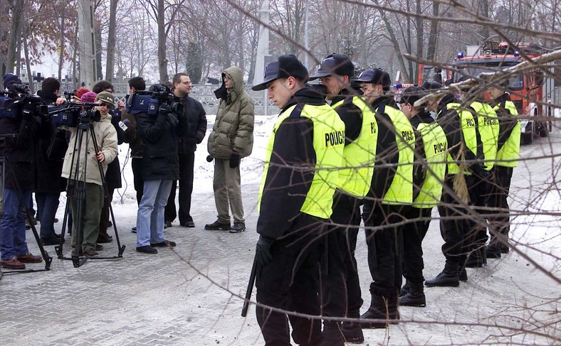 Pod domem w Magdalence zjawiło się mnóstwo policji