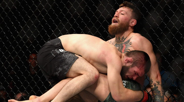 McGregor (hátul) tavaly botrányos meccsen kapott ki Nurmagomedovtól / Fotó: Getty Images